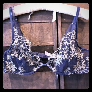 Victoria’s Secret plunge bra